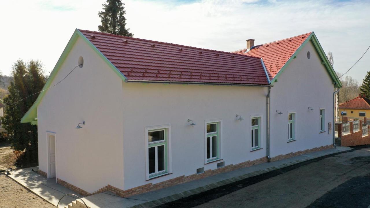 Kira Panzio Bed & Breakfast Lengyeltoti Bagian luar foto