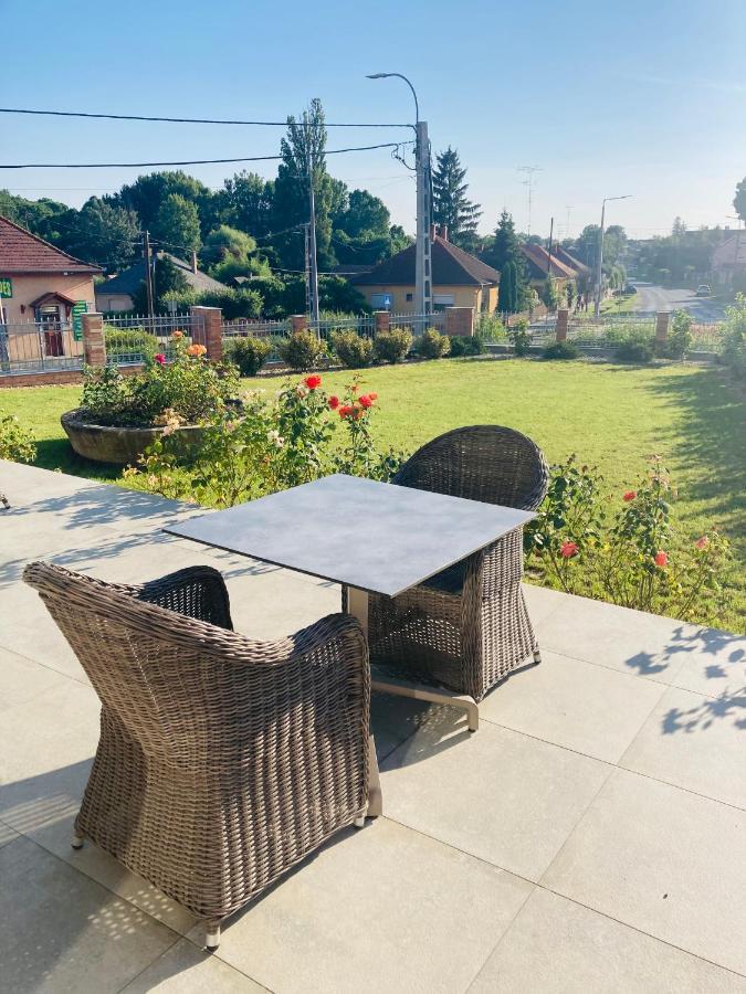 Kira Panzio Bed & Breakfast Lengyeltoti Bagian luar foto